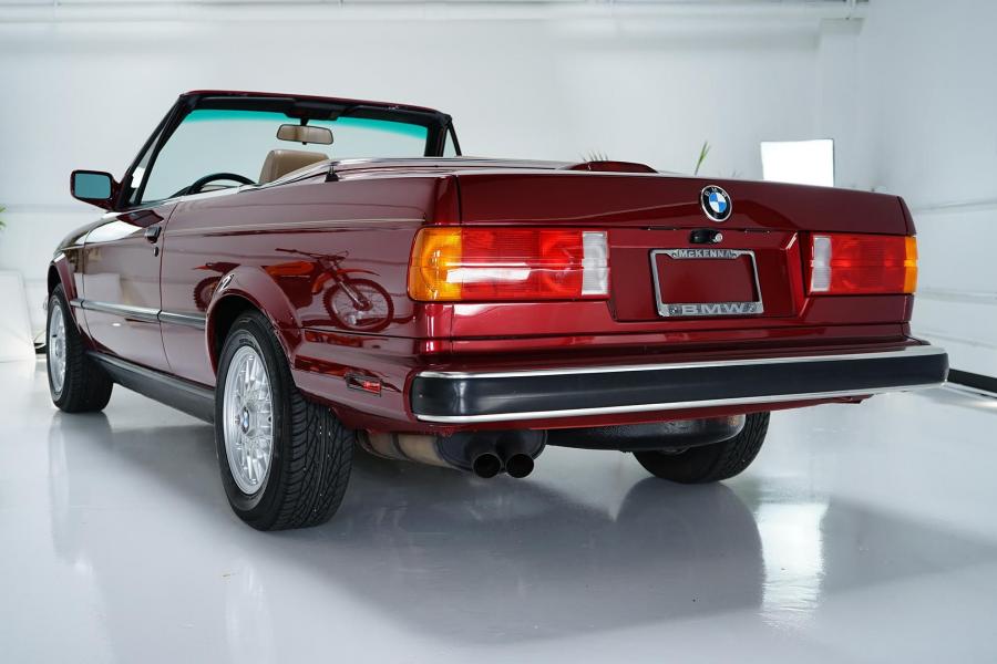  BMW 325i Convertible (Calypso Red) 1990 года  (фото 7 из 190)
